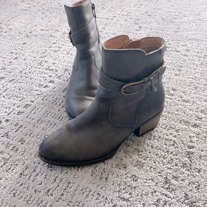 Pikolinos waterproof gray bootie size 39 size 8.5 - 9